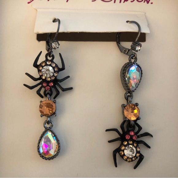 Betsey Johnson Hematite Tone Spider Mismatch Drop Earrings Crystal Accents NIB - Picture 6 of 10